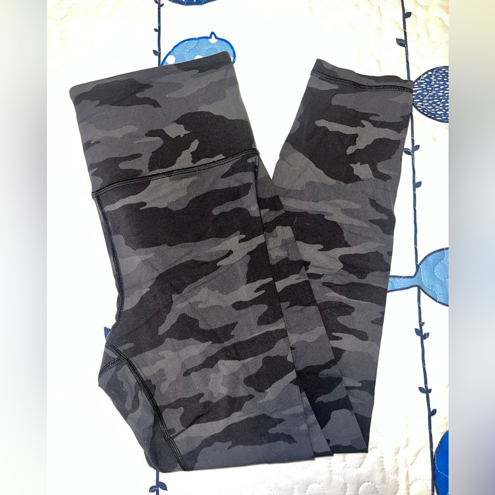 Athleta Elation 7/8 Leggings Black and Gray Camouflage